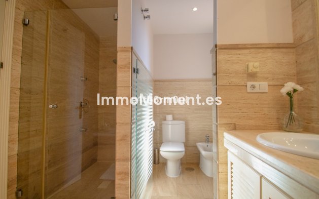 Resale - Apartment - Marbella - Nueva Andalucía