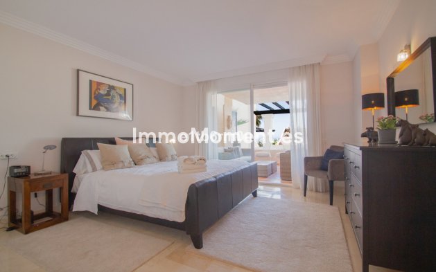 Resale - Apartment - Marbella - Nueva Andalucía