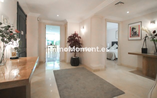 Resale - Apartment - Marbella - Nueva Andalucía