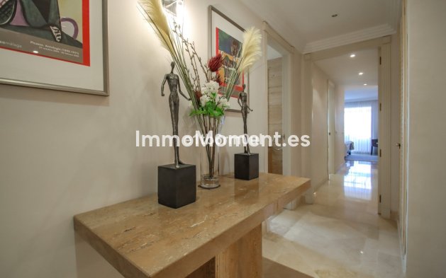 Resale - Apartment - Marbella - Nueva Andalucía