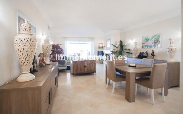 Resale - Apartment - Marbella - Nueva Andalucía