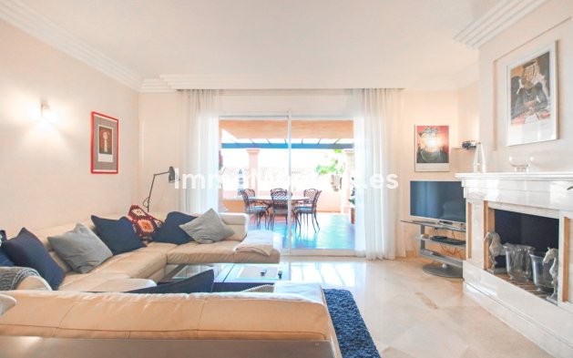 Resale - Apartment - Marbella - Nueva Andalucía