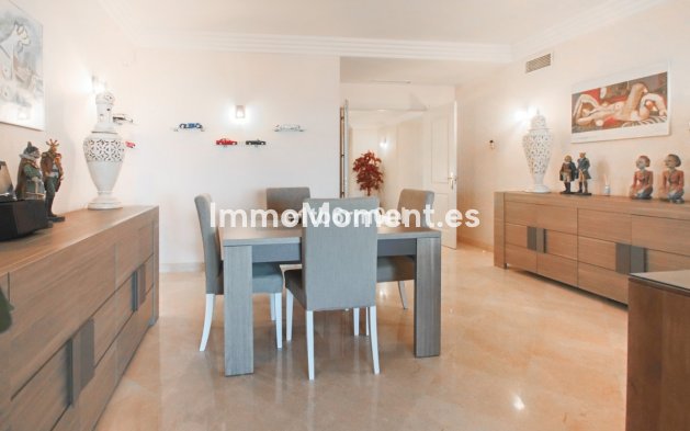 Resale - Apartment - Marbella - Nueva Andalucía