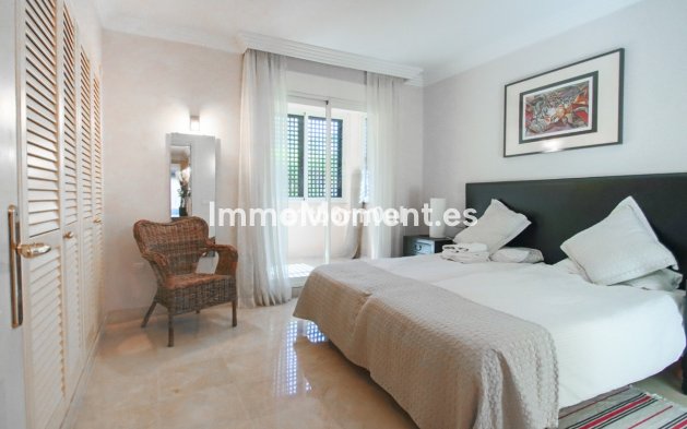 Resale - Apartment - Marbella - Nueva Andalucía