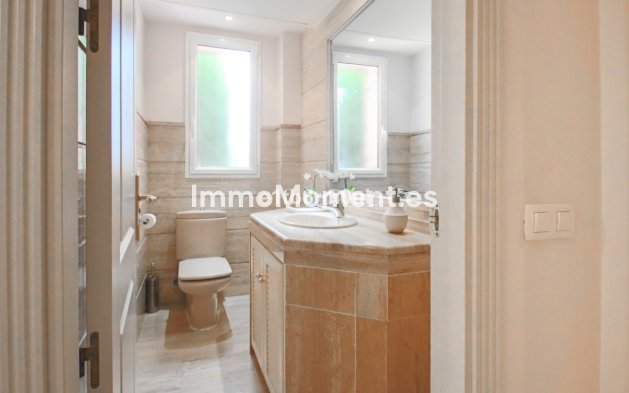 Resale - Apartment - Marbella - Nueva Andalucía