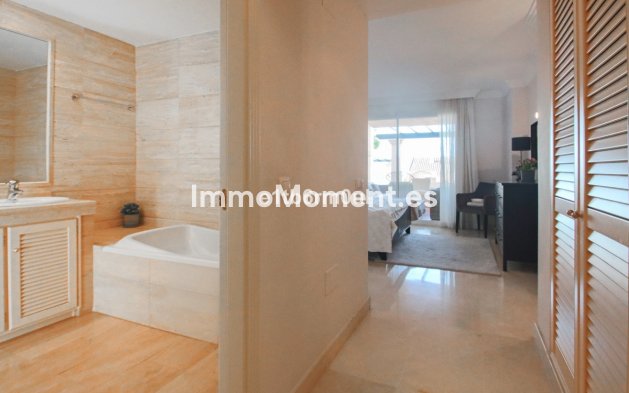 Resale - Apartment - Marbella - Nueva Andalucía