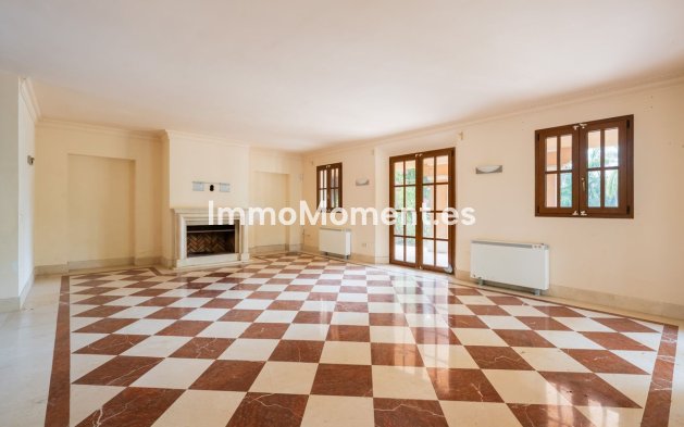 Bestaande woning - Vrijstaande villa - Estepona  - Estepona Centro