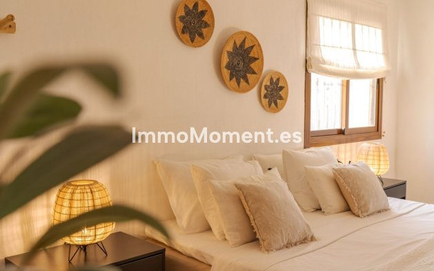 Wiederverkauf - Freistehende Villa -   Inländisch - Coín