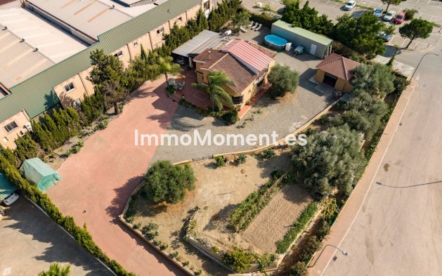 Wiederverkauf - Freistehende Villa -   Inländisch - Coín