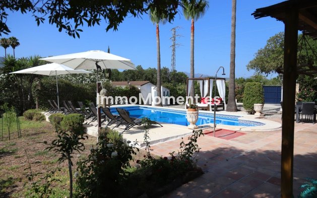 Wiederverkauf - Freistehende Villa -   Inländisch - Alhaurín el Grande Centro