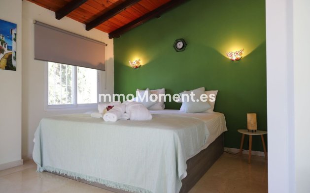 Wiederverkauf - Freistehende Villa -   Inländisch - Alhaurín el Grande Centro
