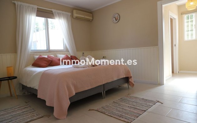 Wiederverkauf - Freistehende Villa -   Inländisch - Alhaurín el Grande Centro