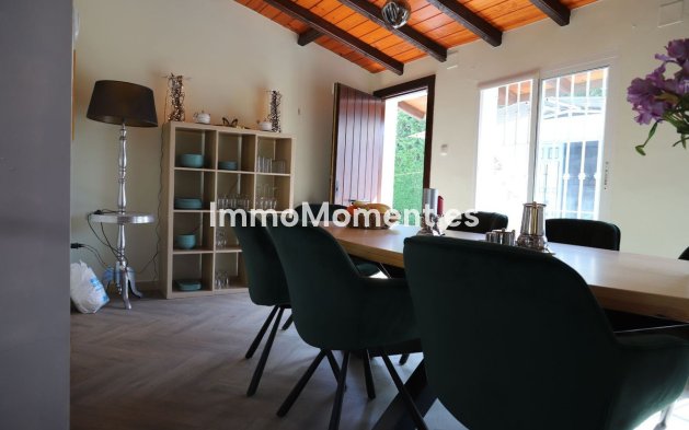 Wiederverkauf - Freistehende Villa -   Inländisch - Alhaurín el Grande Centro