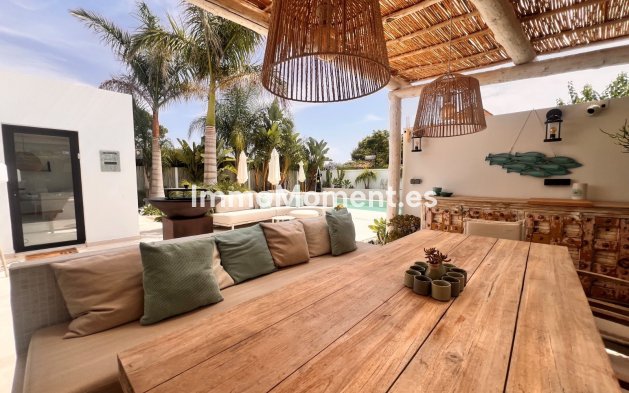 Alquiler a corto plazo - Villa independiente - Estepona  - Costalita