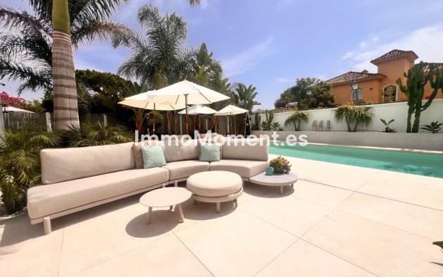 Alquiler a corto plazo - Villa independiente - Estepona  - Costalita