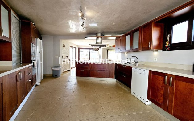 Bestaande woning - Vrijstaande villa - Estepona  - Estepona Centro
