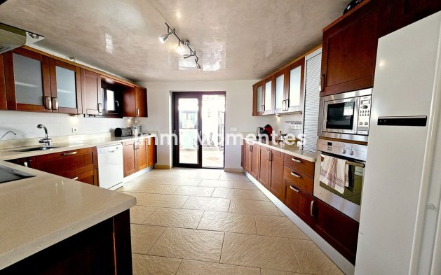 Bestaande woning - Vrijstaande villa - Estepona  - Estepona Centro