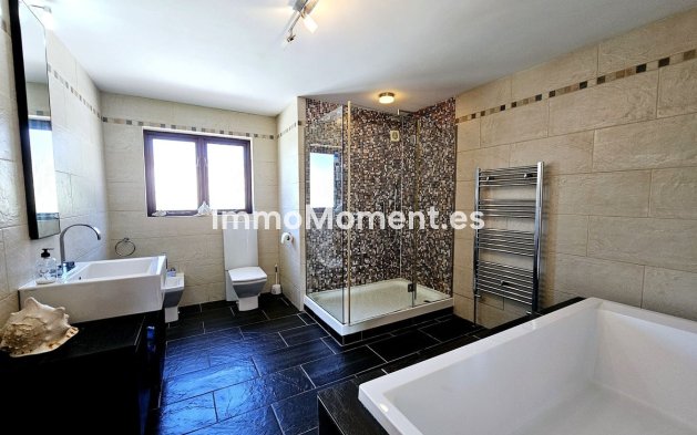 Bestaande woning - Vrijstaande villa - Estepona  - Estepona Centro
