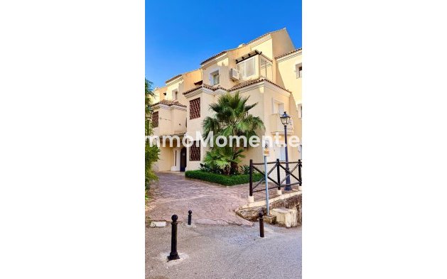 Resale - Apartment - Marbella - Elviria