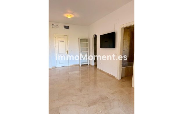 Resale - Apartment - Marbella - Elviria