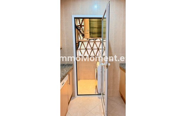 Resale - Apartment - Marbella - Elviria