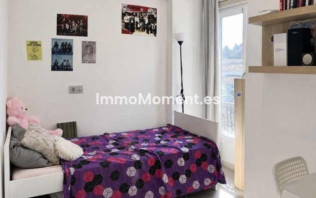 Resale - Apartment - Marbella - Nueva Andalucía