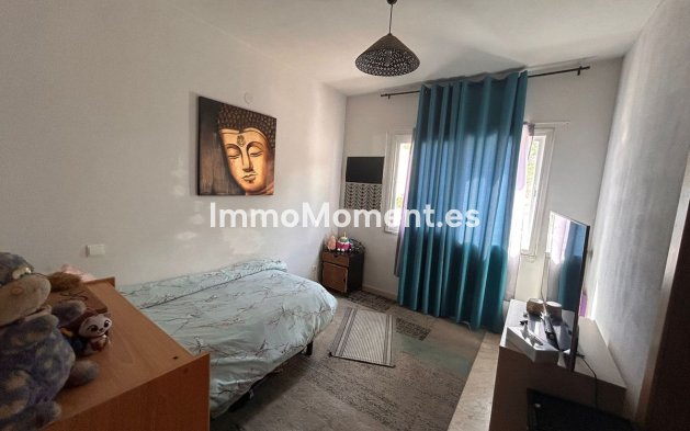 Resale - Apartment - Estepona - Selwo