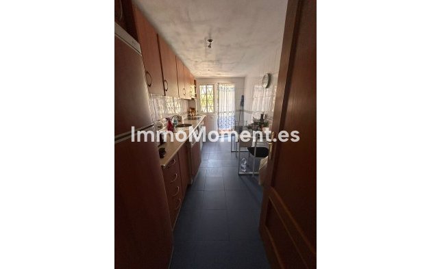 Resale - Apartment - Estepona - Selwo