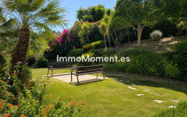 Resale - Apartment - Estepona - Selwo