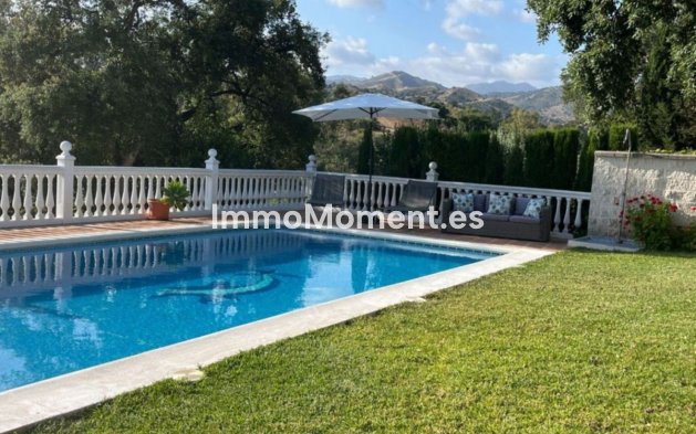 Reventa - Villa independiente - Marbella - Elviria