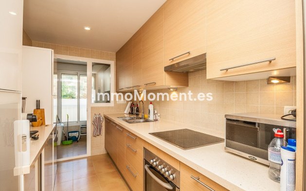 Resale - Apartment - Marbella - Elviria