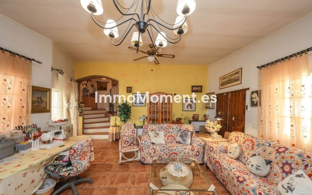 Reventa - Villa independiente - Interior  - Estacion de Cartama