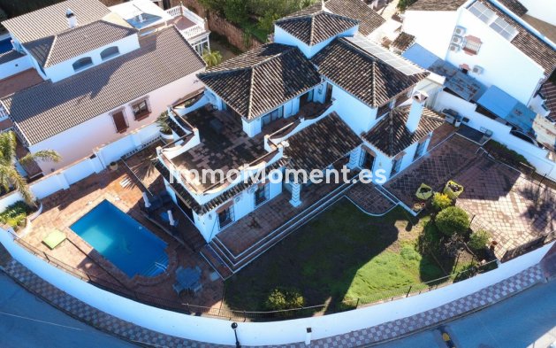 Wiederverkauf - Freistehende Villa -   Inländisch - Alhaurín el Grande Centro