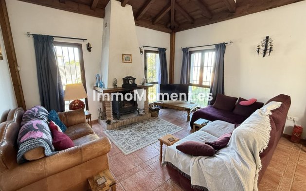 Wiederverkauf - Freistehende Villa -   Inländisch - Alhaurín el Grande Centro