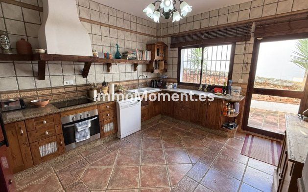 Wiederverkauf - Freistehende Villa -   Inländisch - Alhaurín el Grande Centro
