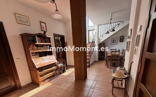 Wiederverkauf - Freistehende Villa -   Inländisch - Alhaurín el Grande Centro