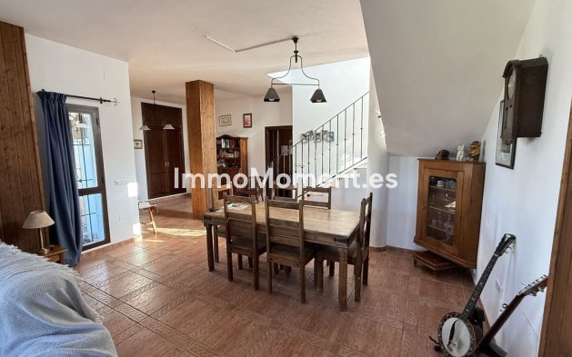 Wiederverkauf - Freistehende Villa -   Inländisch - Alhaurín el Grande Centro