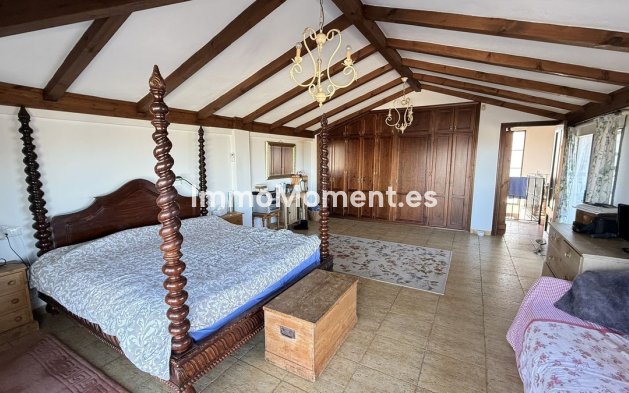 Wiederverkauf - Freistehende Villa -   Inländisch - Alhaurín el Grande Centro