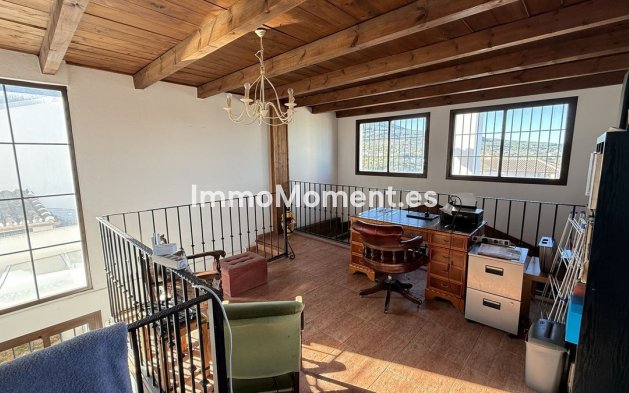 Wiederverkauf - Freistehende Villa -   Inländisch - Alhaurín el Grande Centro