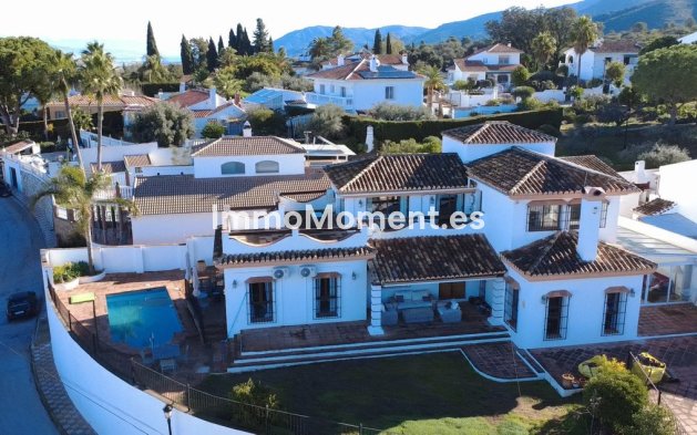 Wiederverkauf - Freistehende Villa -   Inländisch - Alhaurín el Grande Centro
