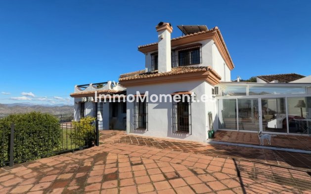 Wiederverkauf - Freistehende Villa -   Inländisch - Alhaurín el Grande Centro
