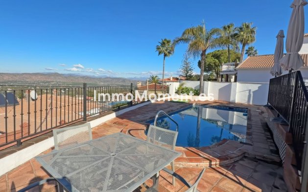 Wiederverkauf - Freistehende Villa -   Inländisch - Alhaurín el Grande Centro