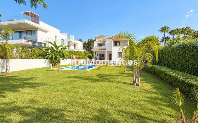 Resale - Detached villa - Marbella - Guadalmina Baja