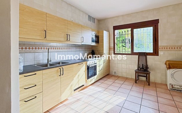 Resale - Detached villa - Marbella - Guadalmina Baja