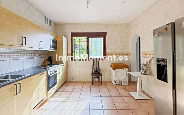 Resale - Detached villa - Marbella - Guadalmina Baja