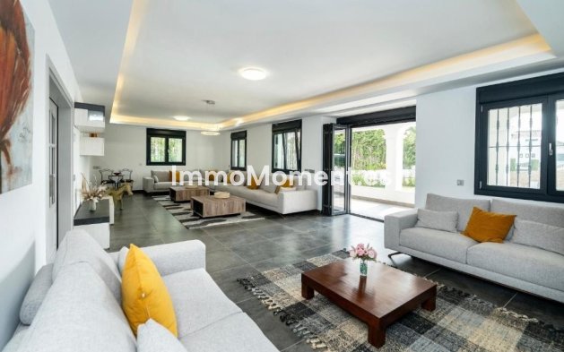 Wiederverkauf - Freistehende Villa - Marbella - Nueva Andalucía