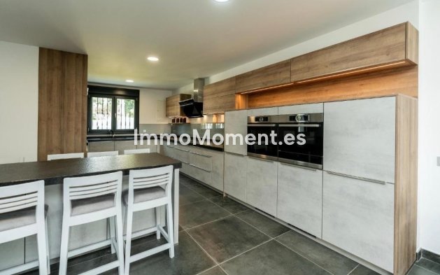 Wiederverkauf - Freistehende Villa - Marbella - Nueva Andalucía
