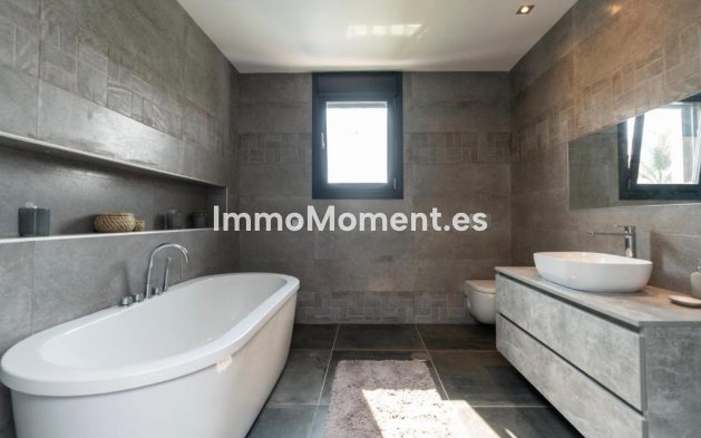 Wiederverkauf - Freistehende Villa - Marbella - Nueva Andalucía