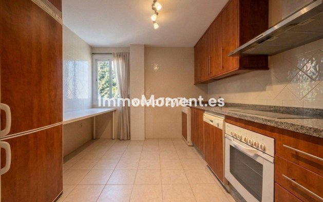 Resale - Apartment - Marbella - Elviria