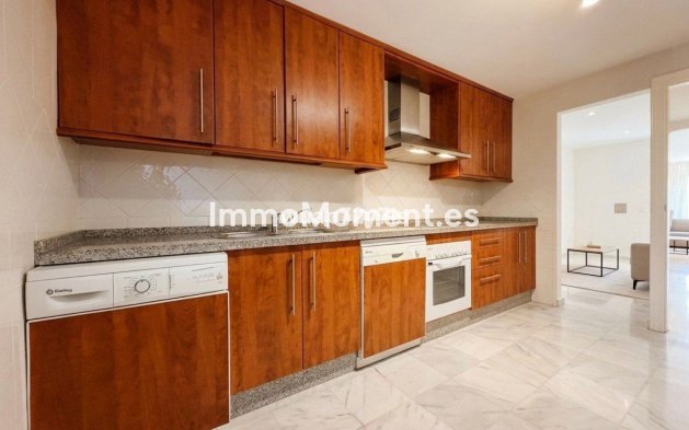 Resale - Apartment - Marbella - Elviria